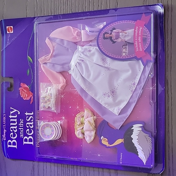 Disney Belle Beauty & the Beast Dinner Fashion doll set...